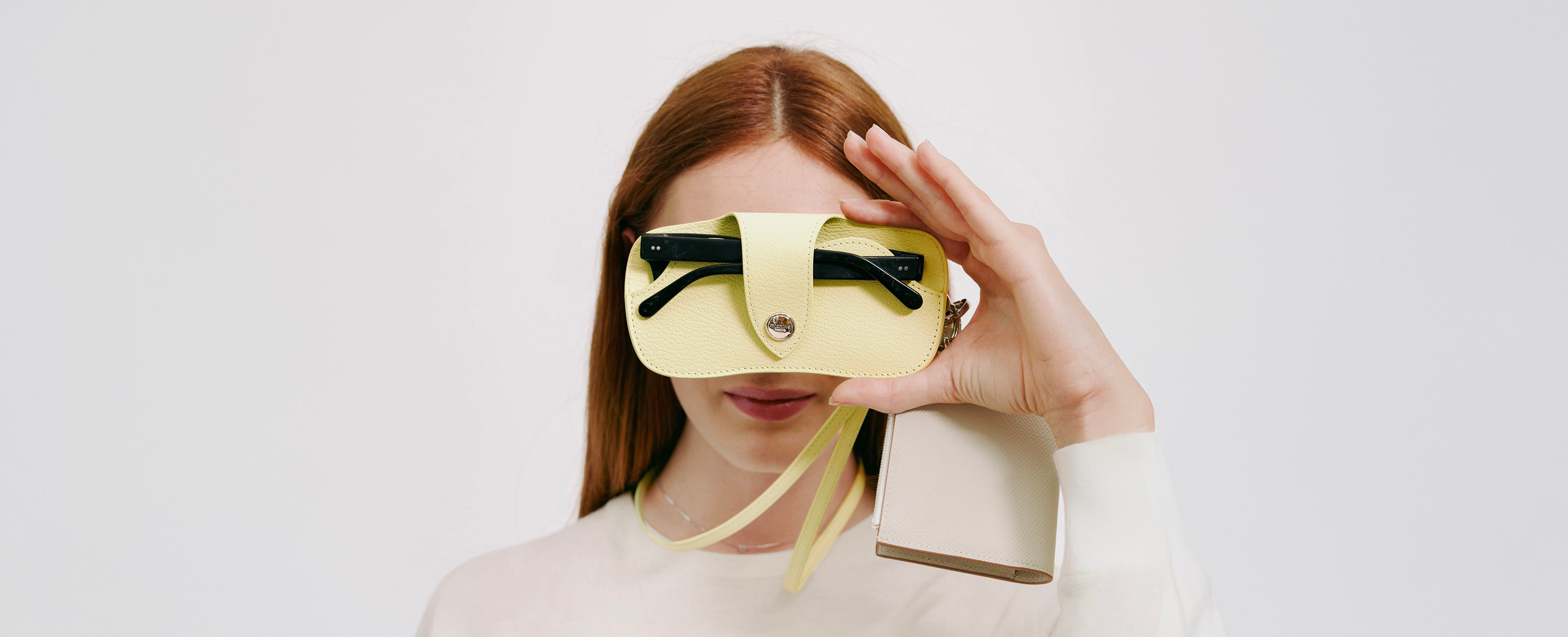 GLASSES HOLDER
