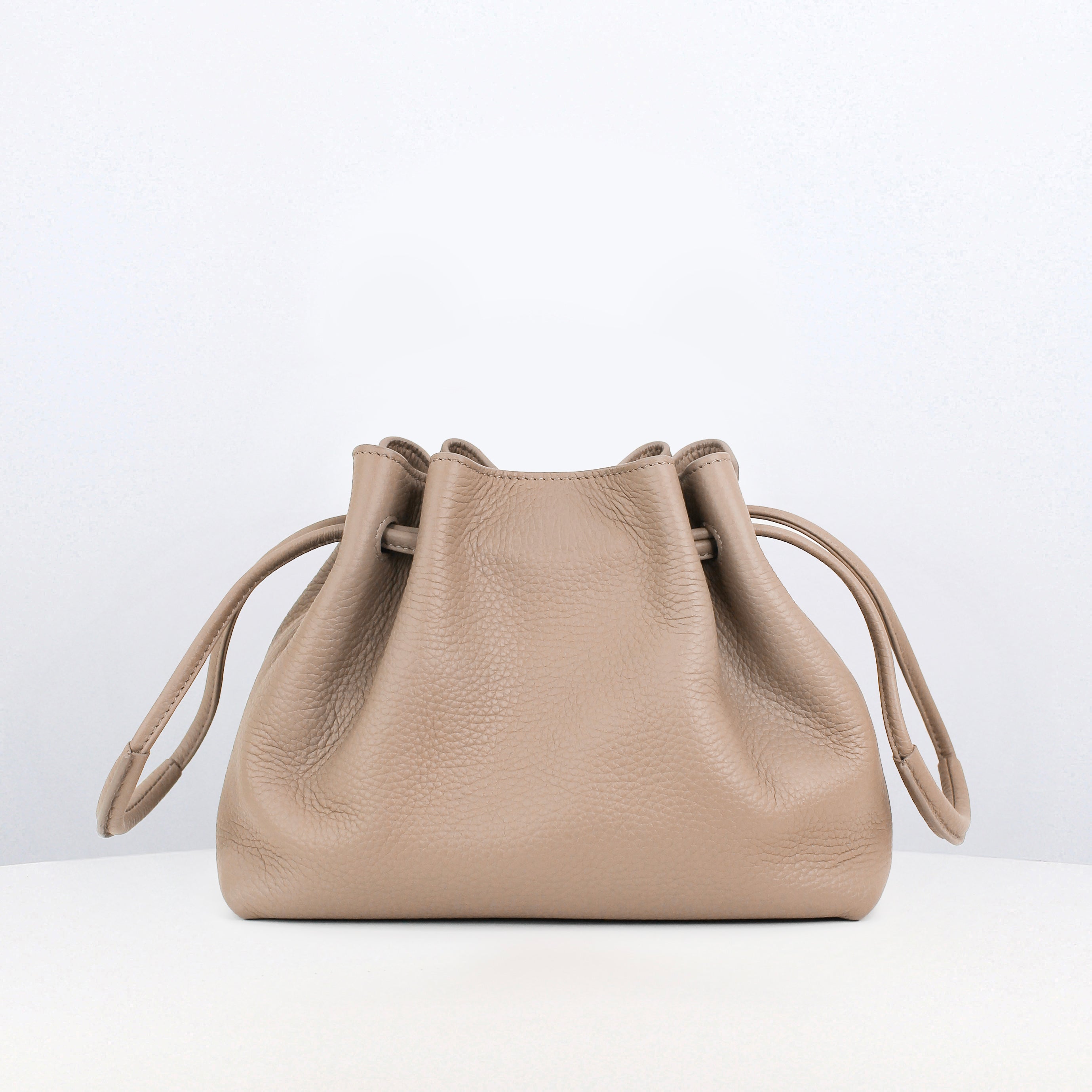 LEATHER DRAWSTRING BAG COLETTE TOURTERELLE