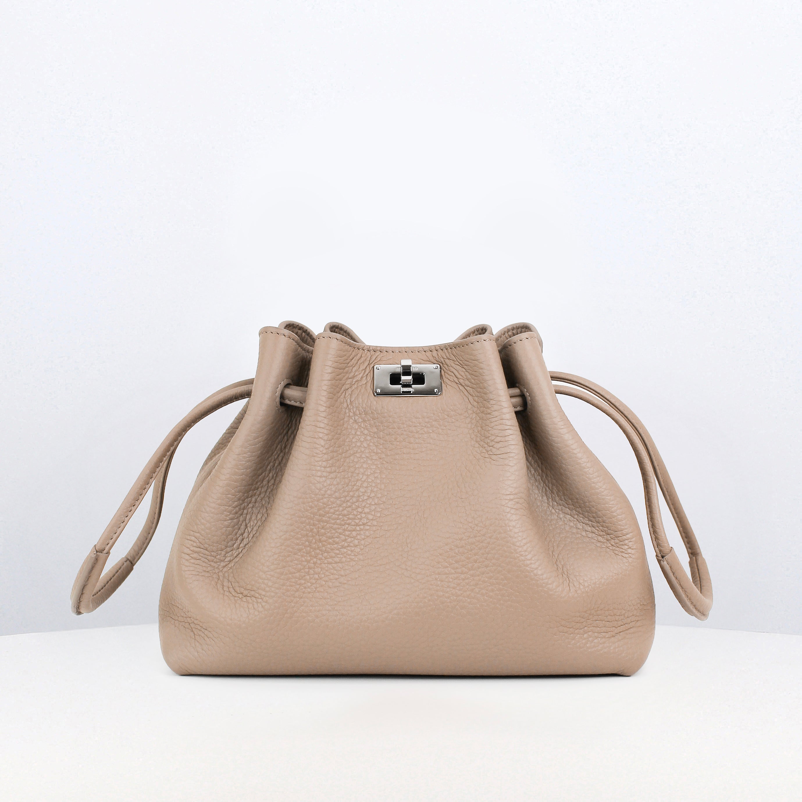 LEATHER DRAWSTRING BAG COLETTE TOURTERELLE