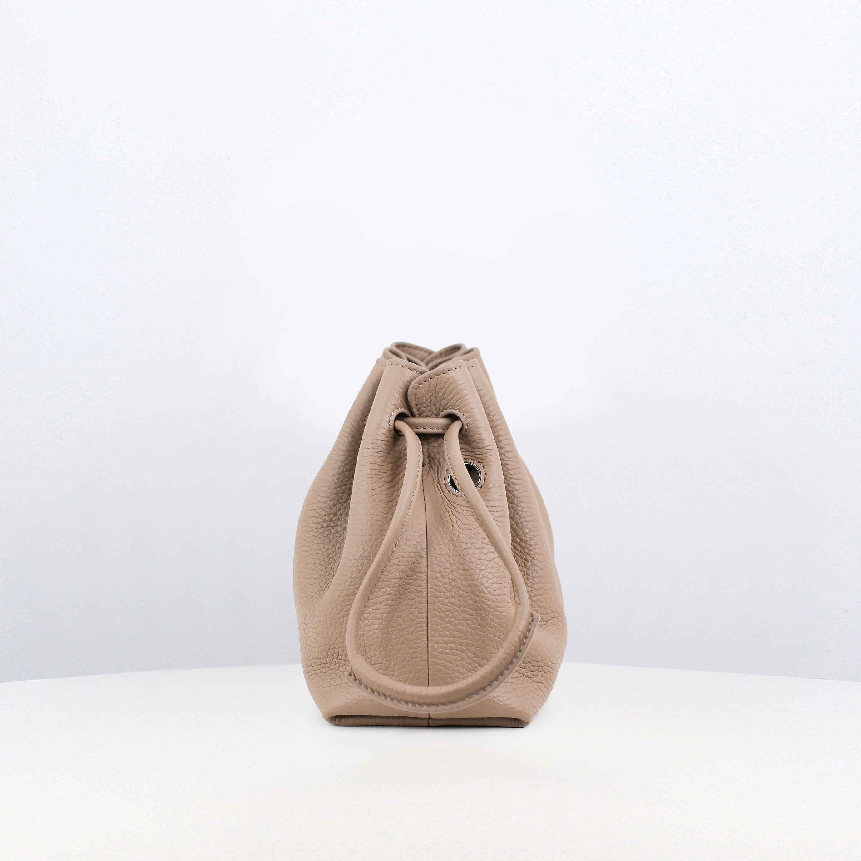 LEATHER DRAWSTRING BAG COLETTE TOURTERELLE