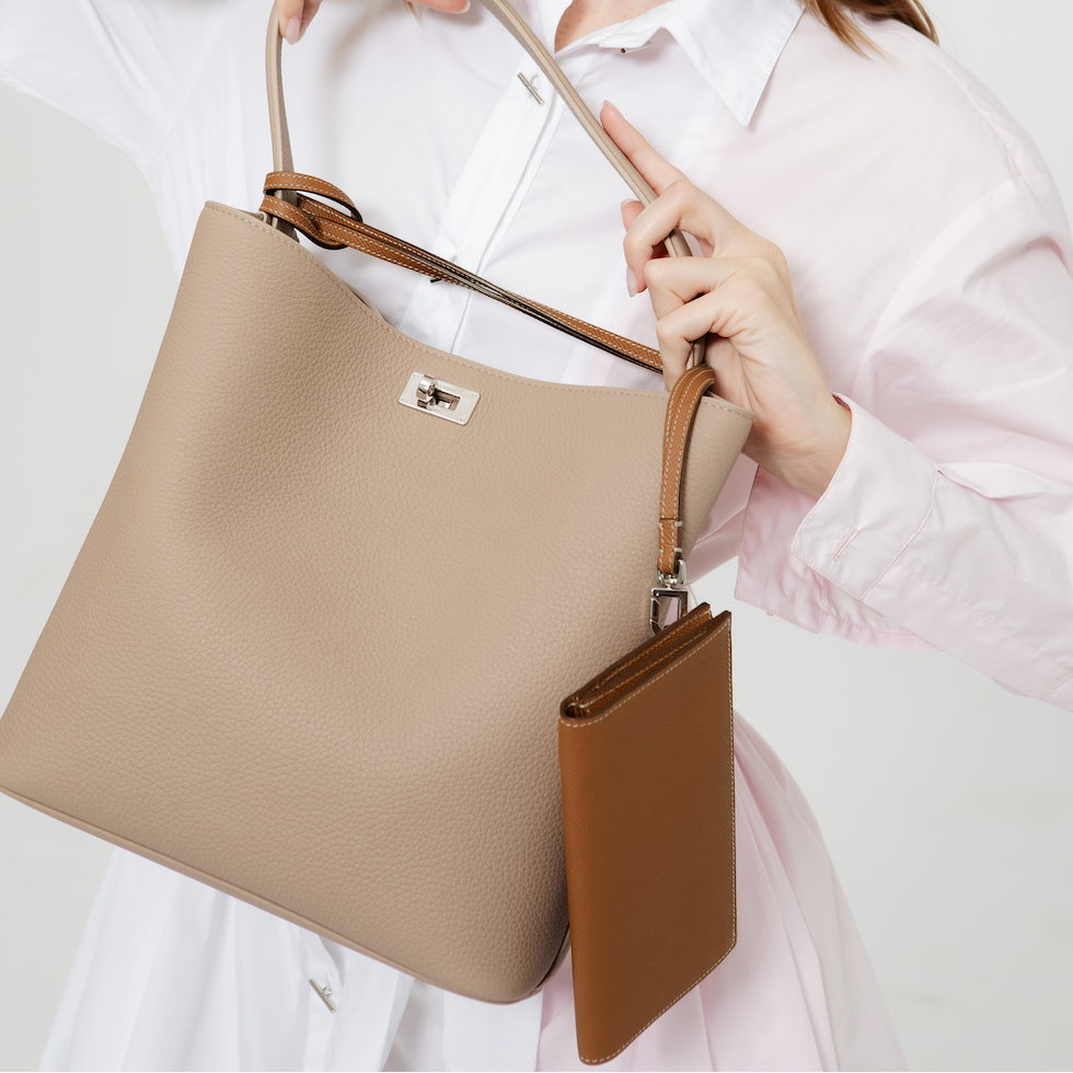 LEATHER LONG ZIP WALLET GOLD