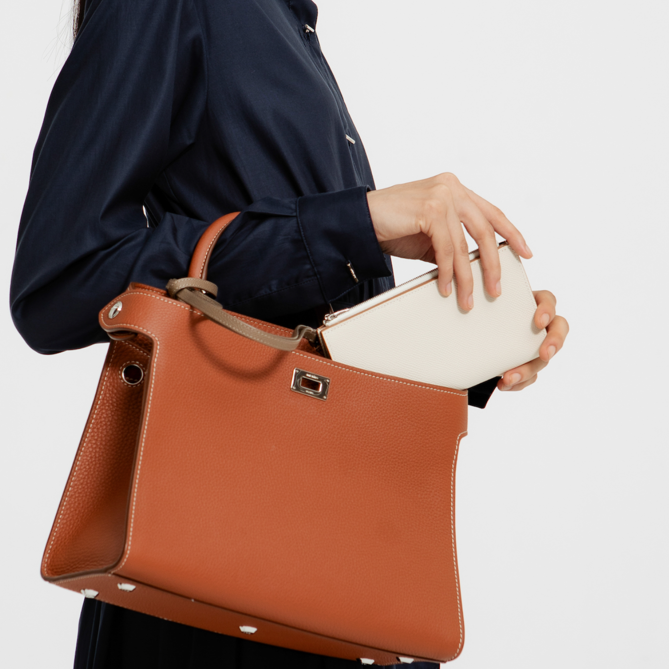 LEATHER LONG ZIP WALLET IVORY