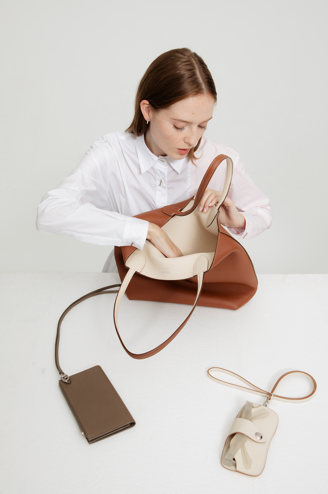 LEATHER LONG ZIP WALLET TAUPE