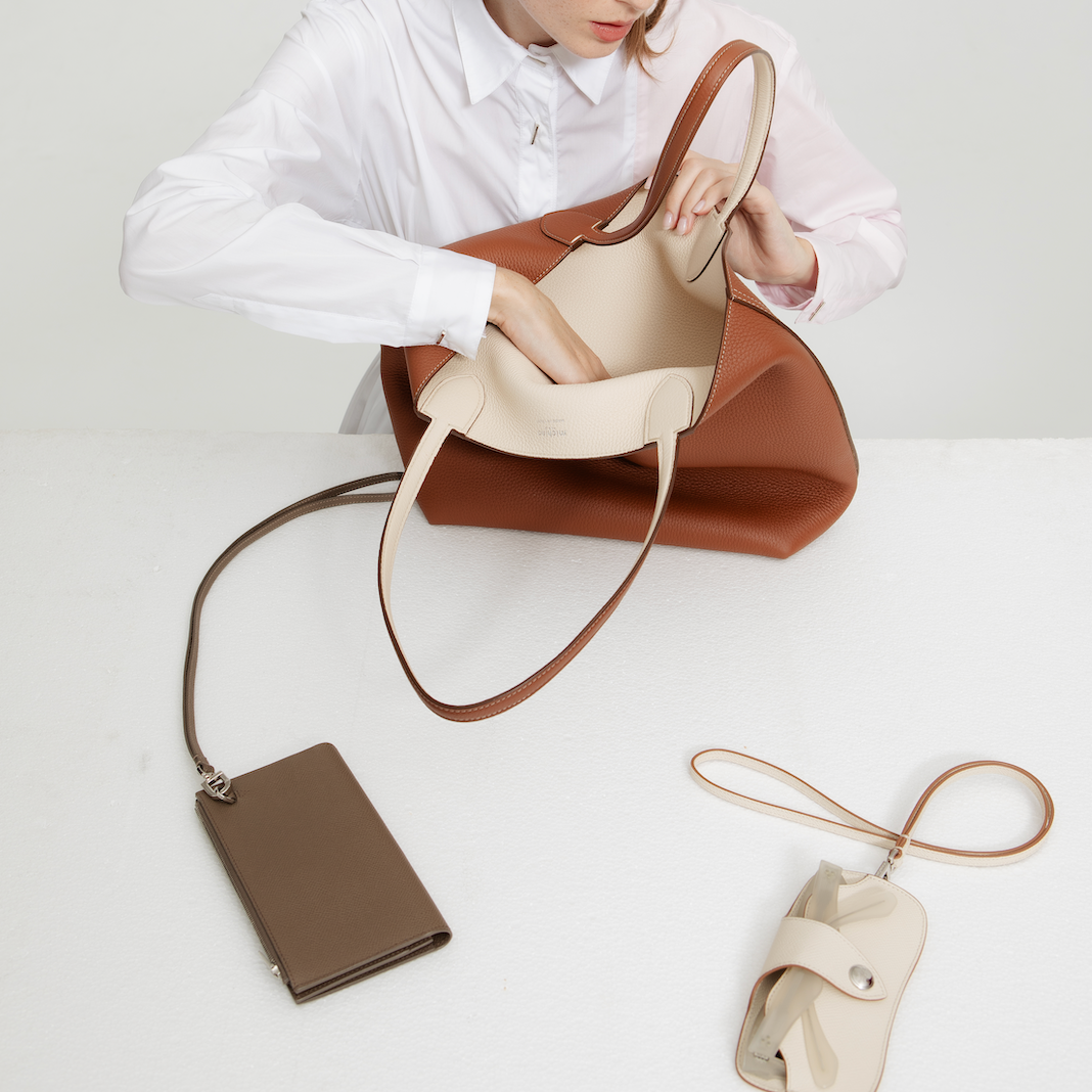 LEATHER LONG ZIP WALLET TAUPE