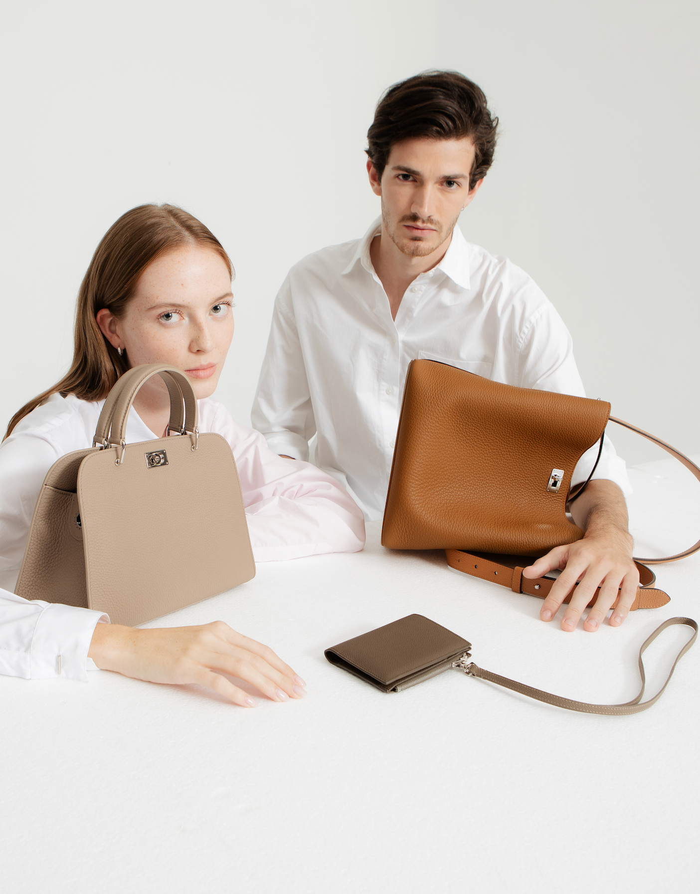 LEATHER BIFOLD ZIP WALLET TAUPE