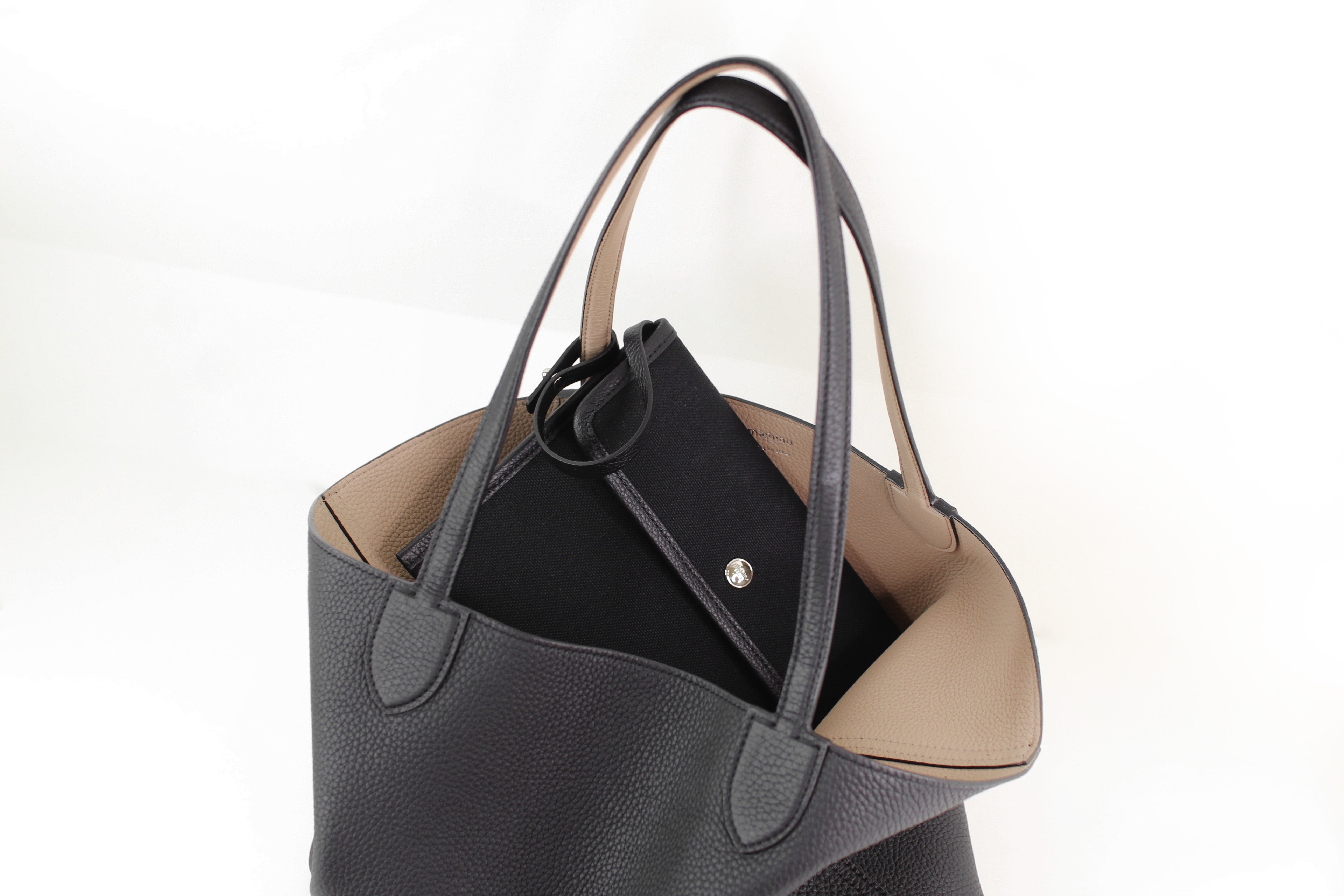 RIVOLI REVERSIBLE LEATHER TOTE BAG NORTH/SOUTH BLACK/TOURTERELLE