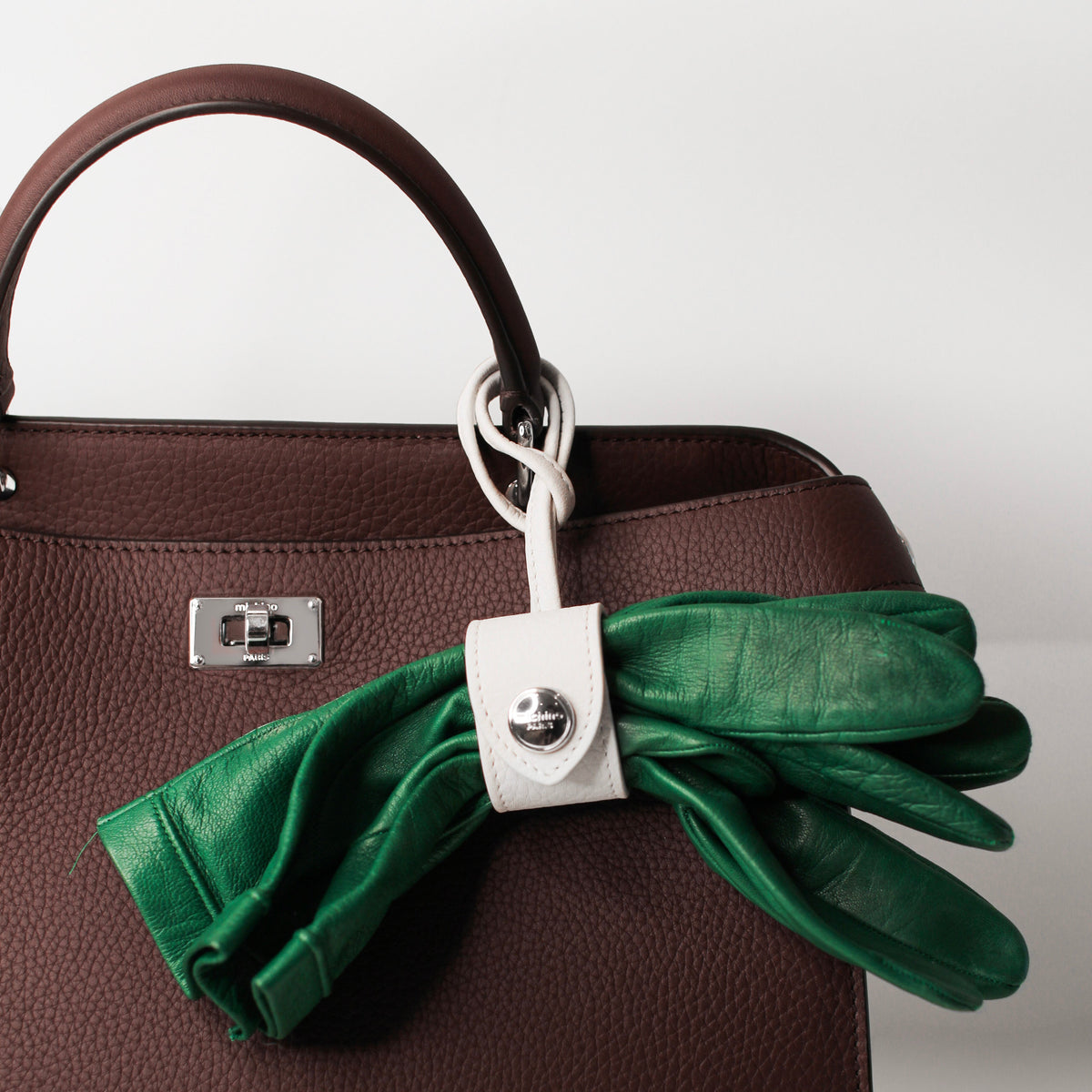 LEATHER GLOVE HOLDER CRAIE