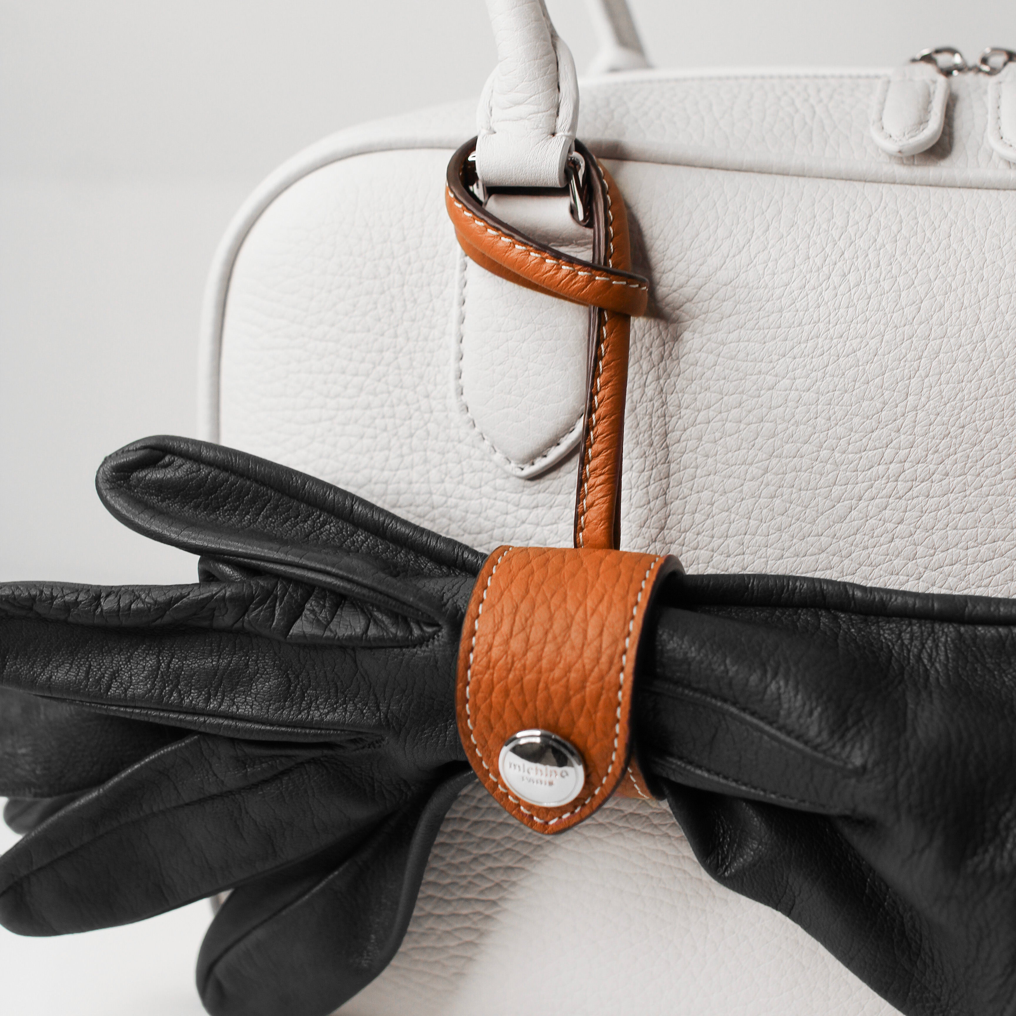 LEATHER GLOVE HOLDER GOLD