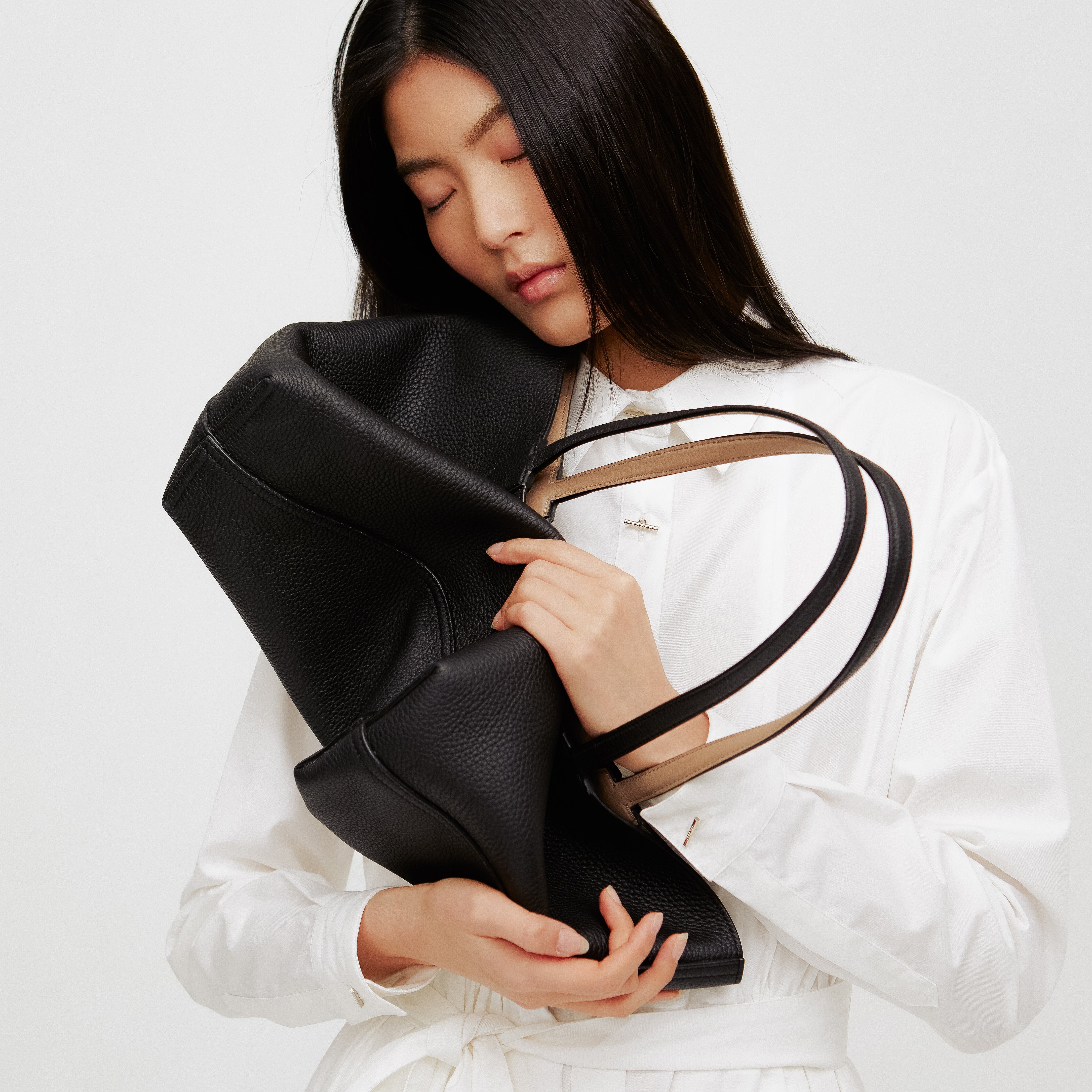 RIVOLI REVERSIBLE LEATHER TOTE BAG NORTH/SOUTH BLACK/TOURTERELLE