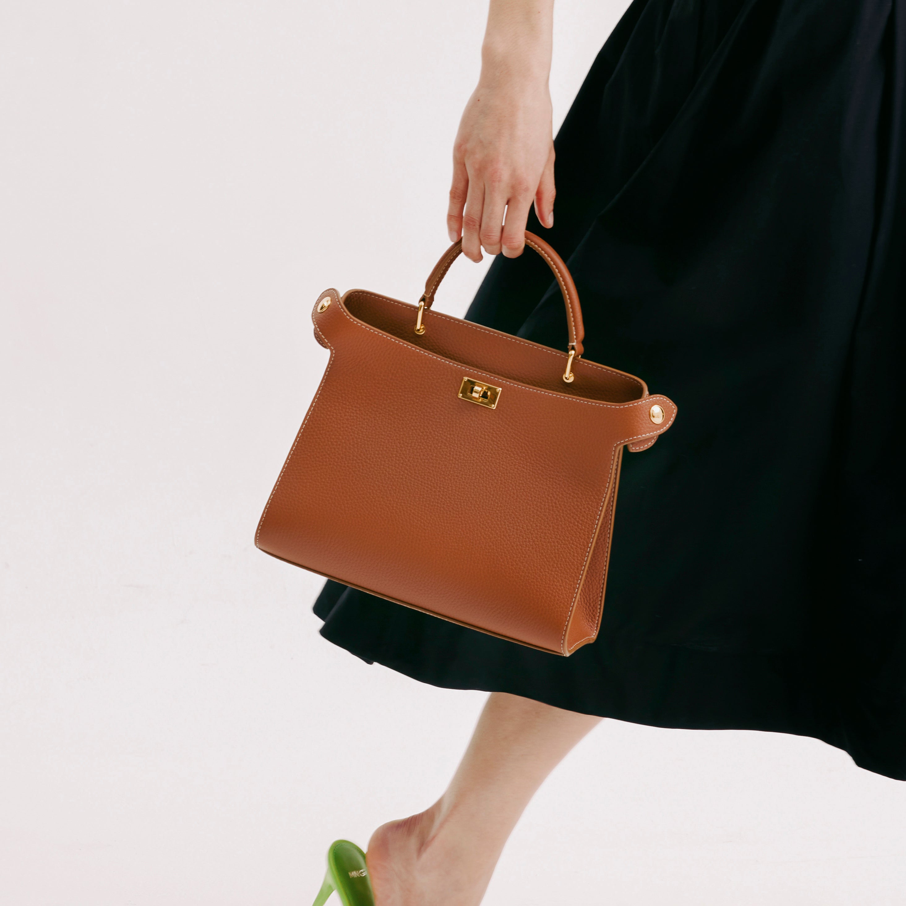 LEATHER HANDBAG LUTECE 27 GOLD WITH GOLD HARDWARE