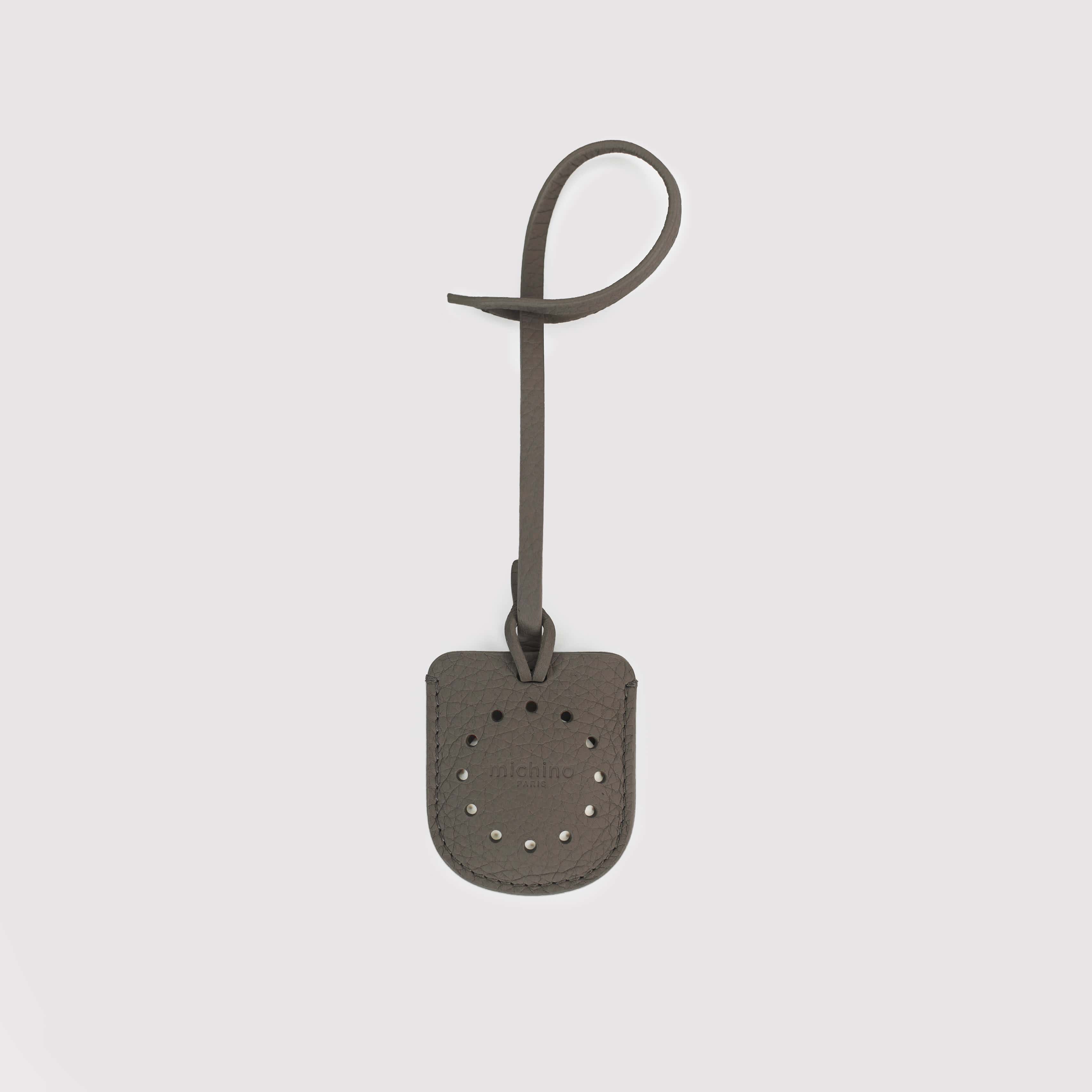 michino　レザーチャーム　ノベルティ Accessoires de Sac Michino | Soie, Cuir d'Exception & Art de Vivre