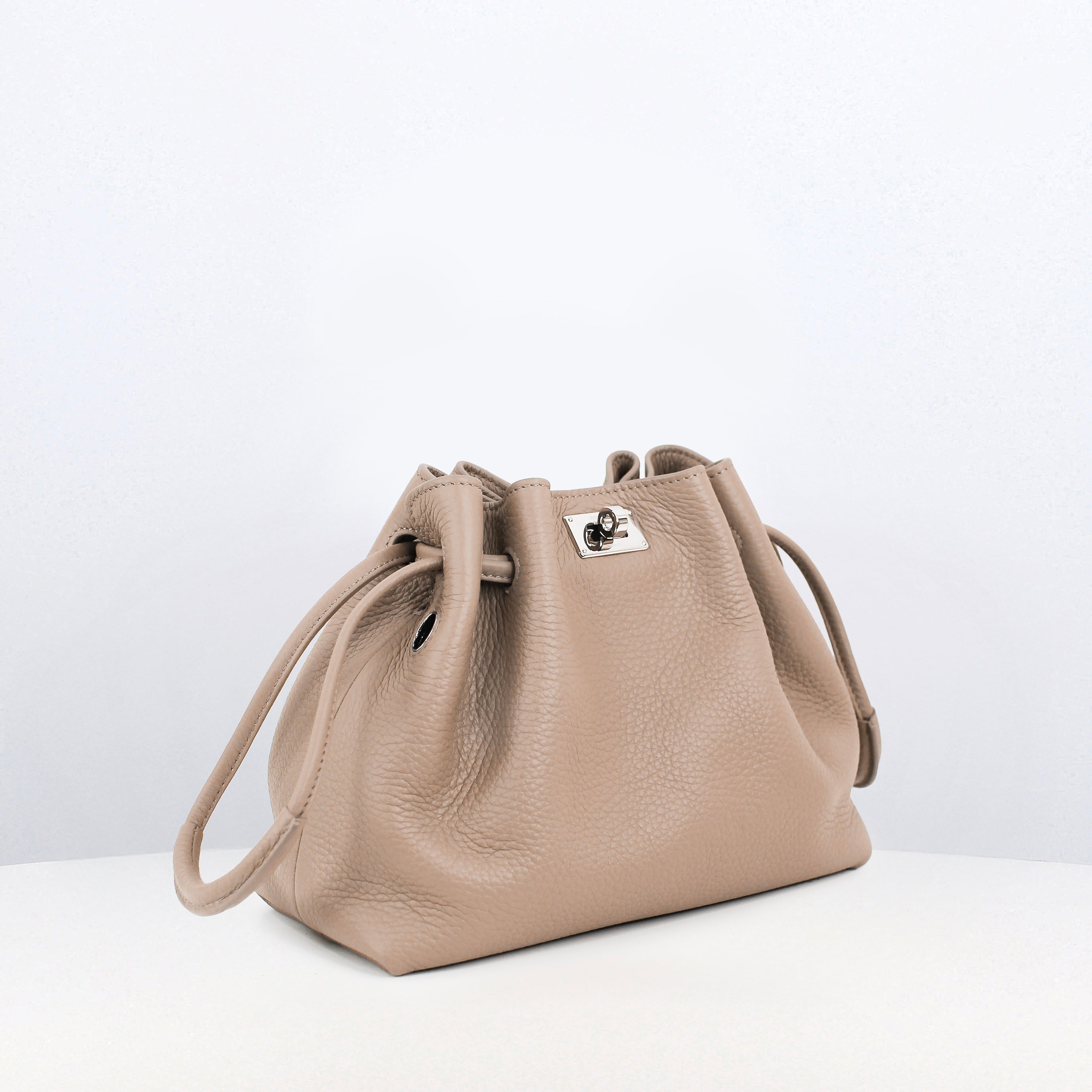 LEATHER DRAWSTRING BAG COLETTE TOURTERELLE