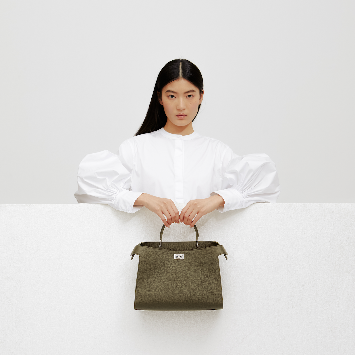 LEATHER HANDBAG LUTECE PM KHAKI