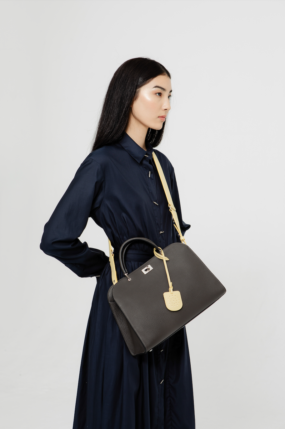 LEATHER HANDBAG OPERA PM CHARCOAL GREY