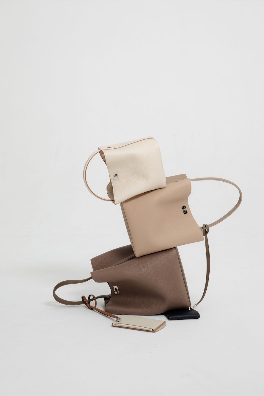 LEATHER BUCKET BAG ODEON GM BLACK