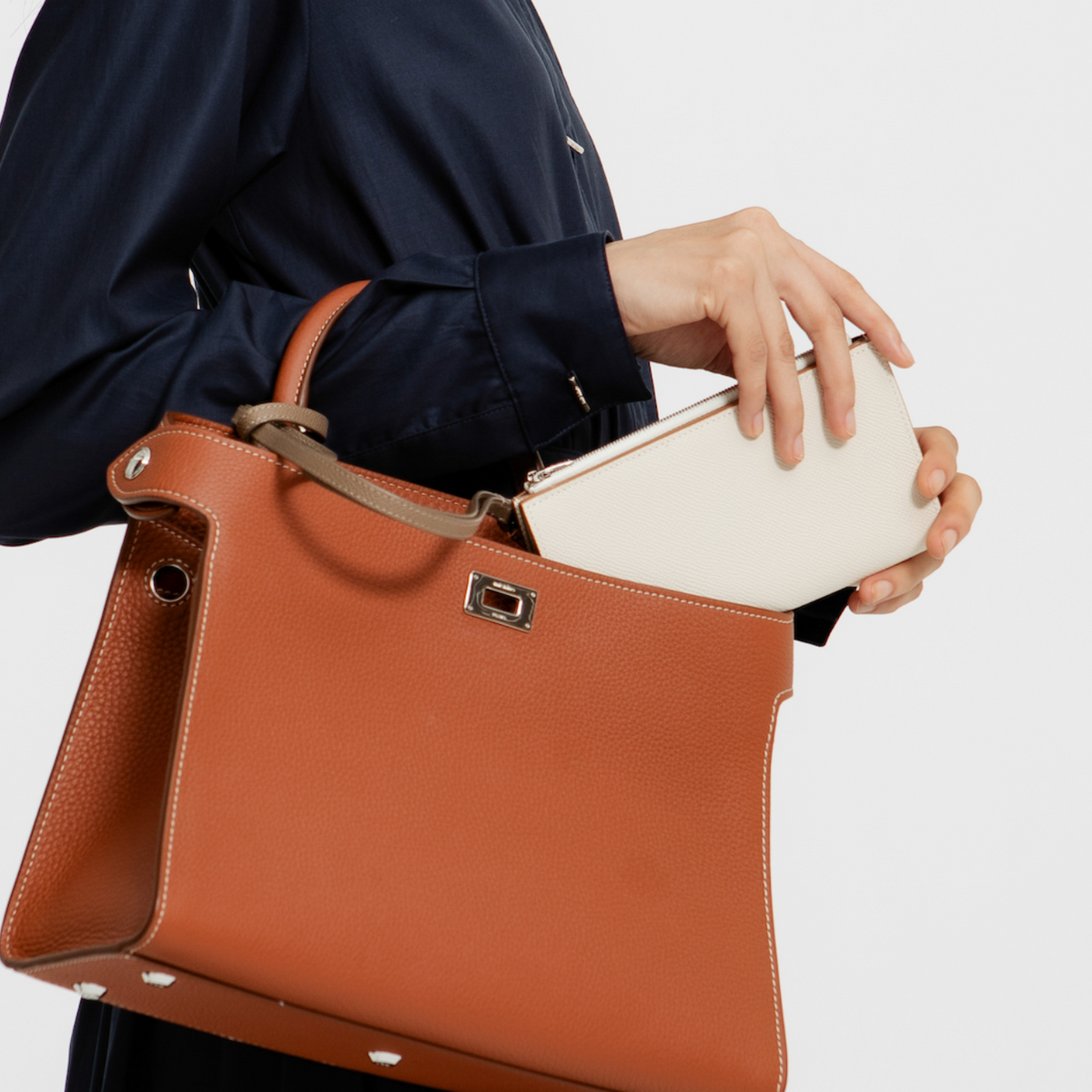 LEATHER LONG ZIP WALLET IVORY