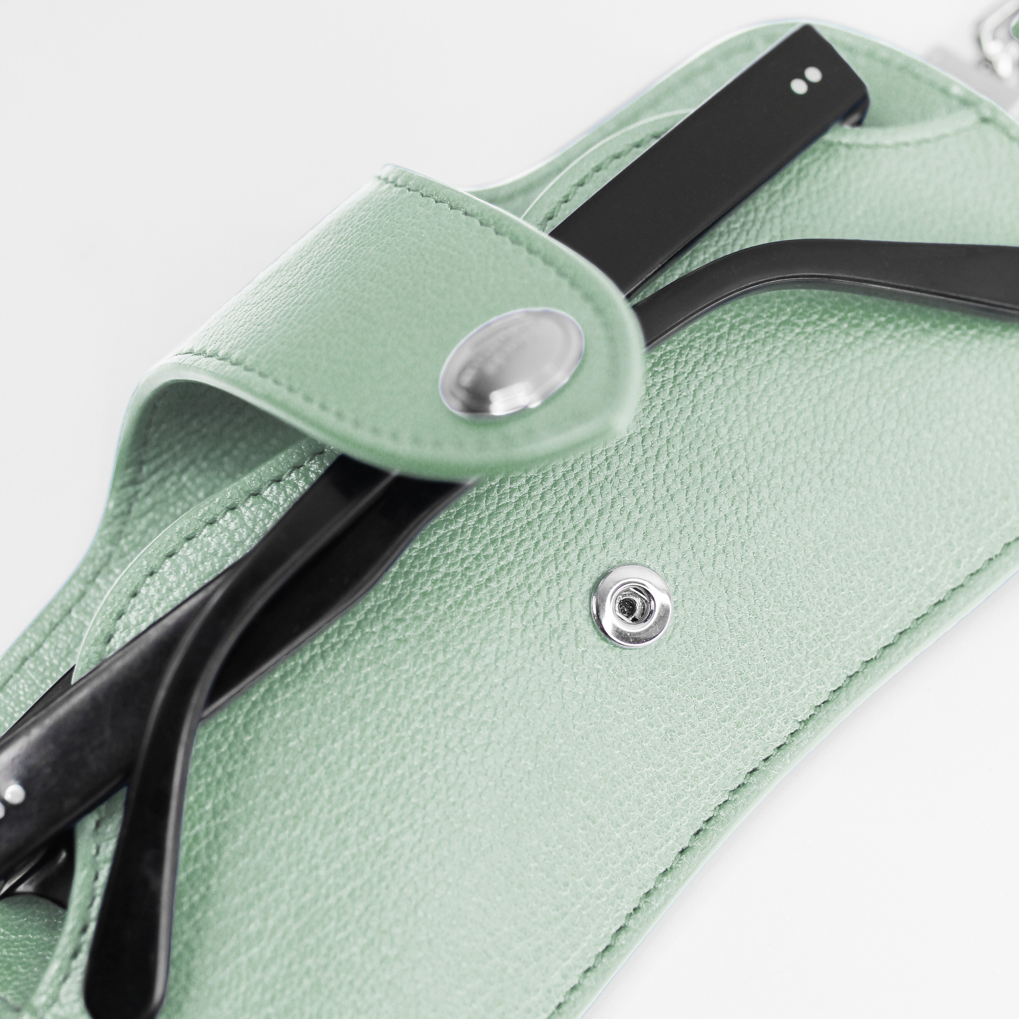 LEATHER GLASSES HOLDER GREEN MINT