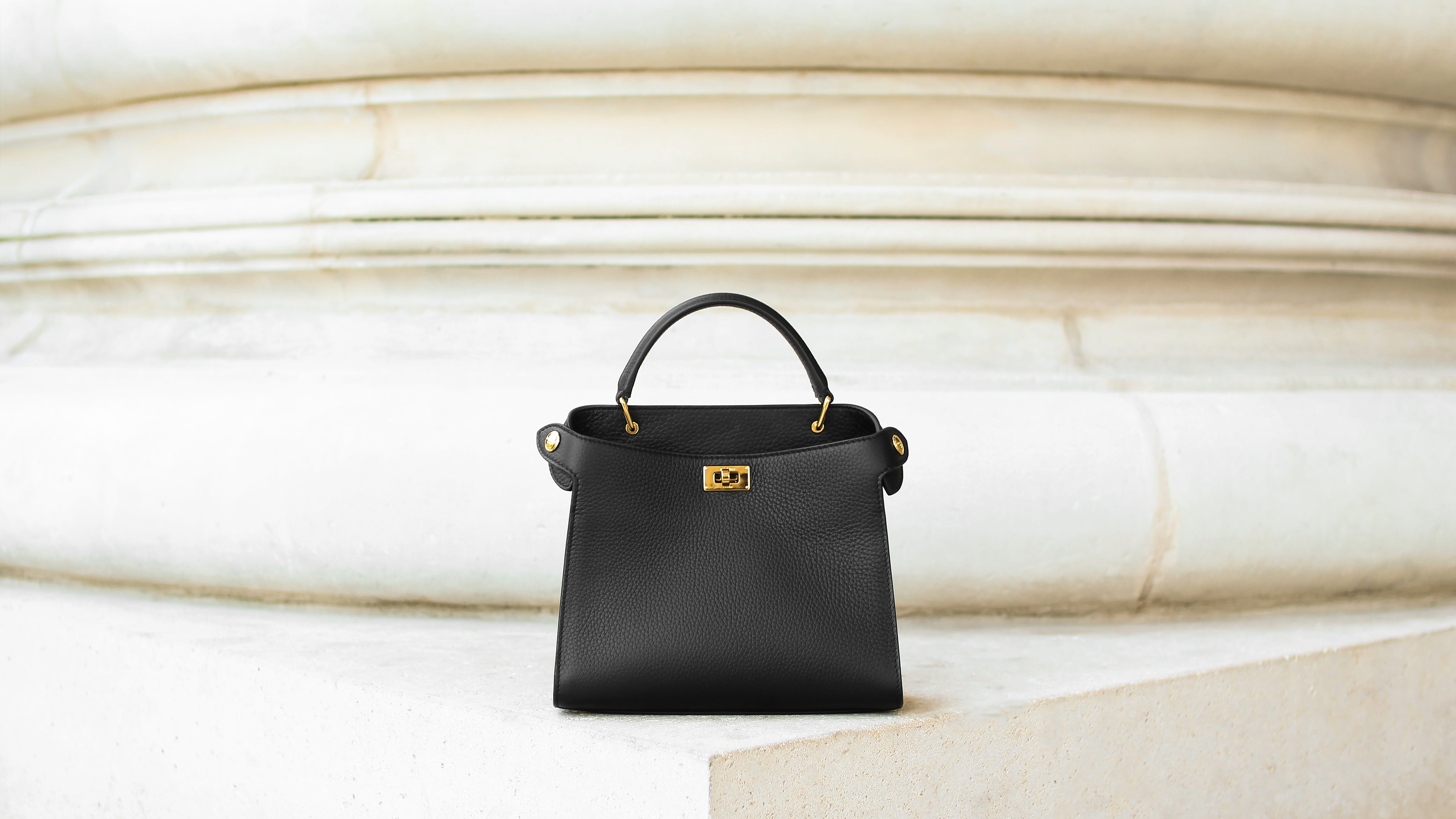 michino paris SMILE ピガールバッグ　PM Michino Paris : French Designer Handbags & Luxury Leather Goods