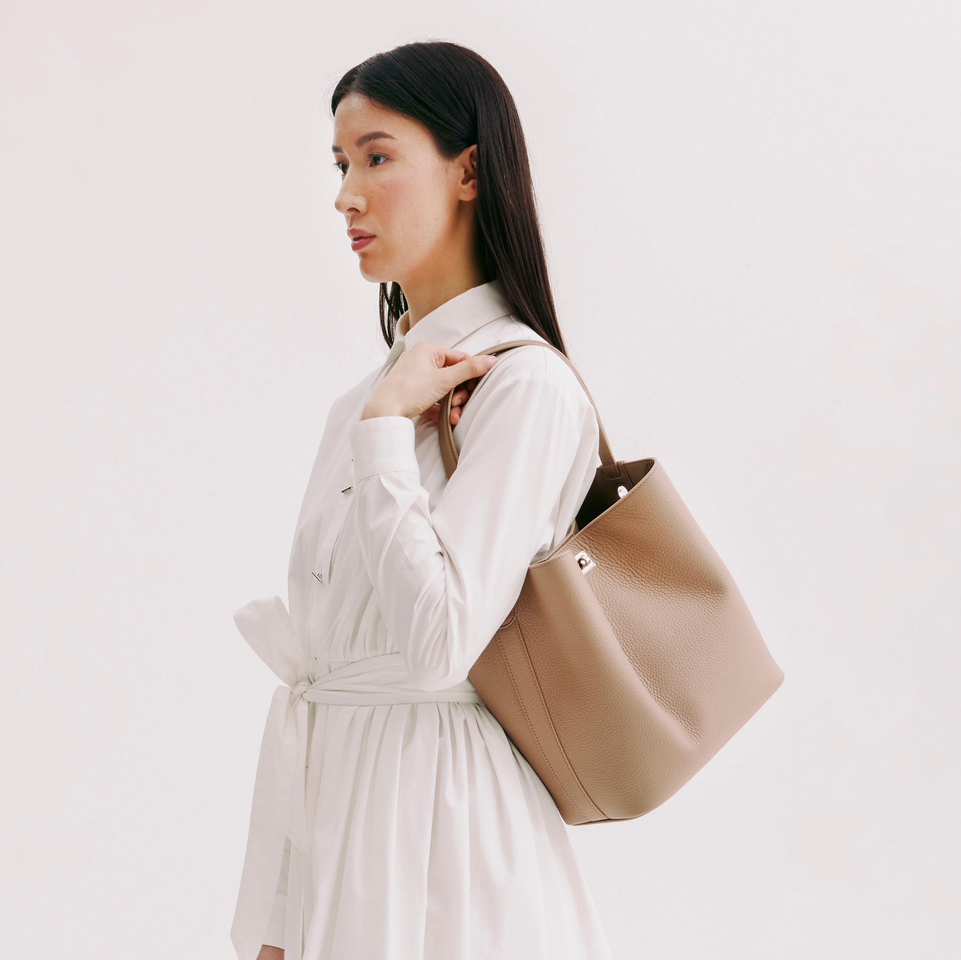 LEATHER BUCKET BAG ODEON PM TOURTERELLE