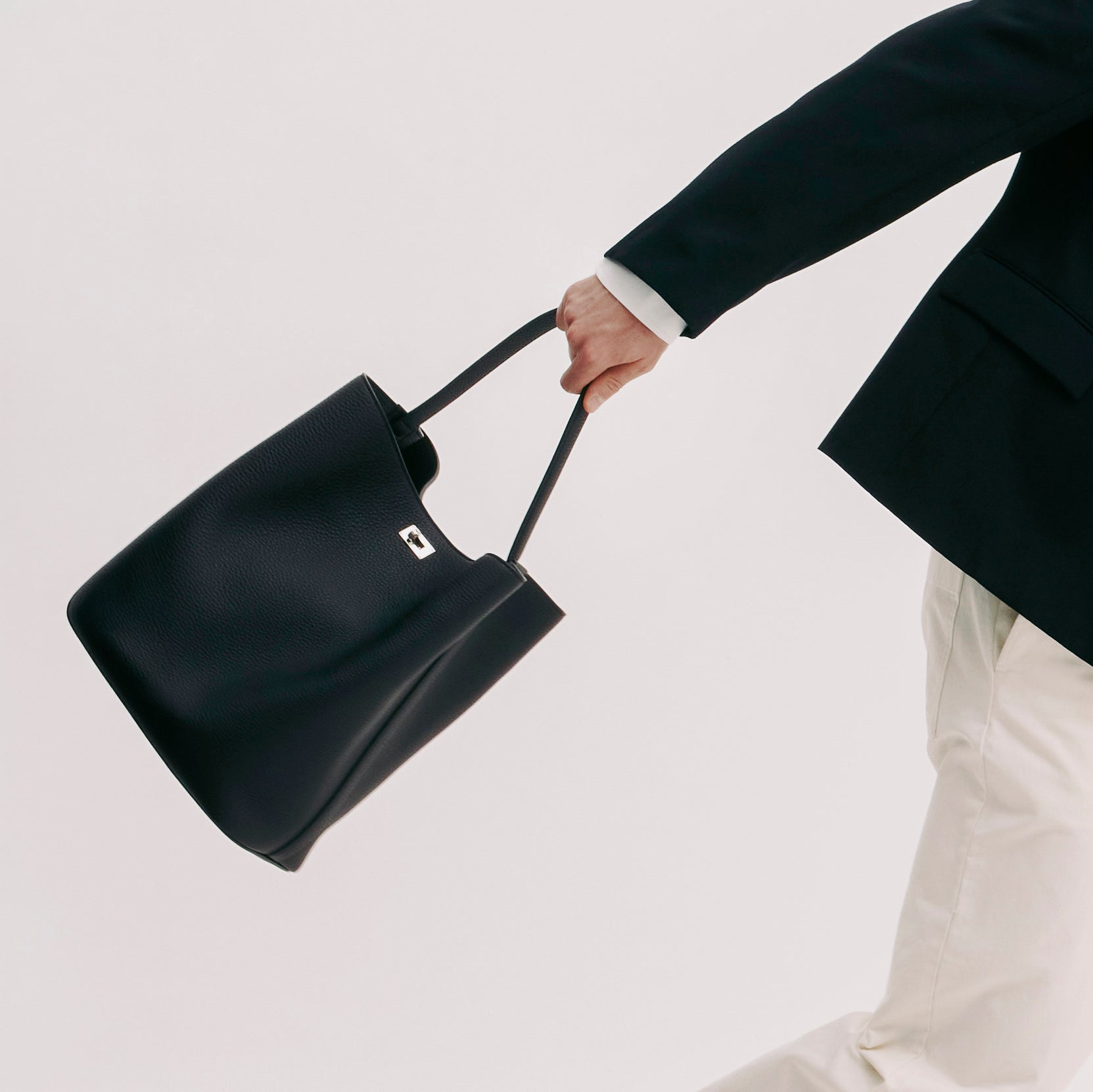 LEATHER HANDBAG ODEON GM BLACK