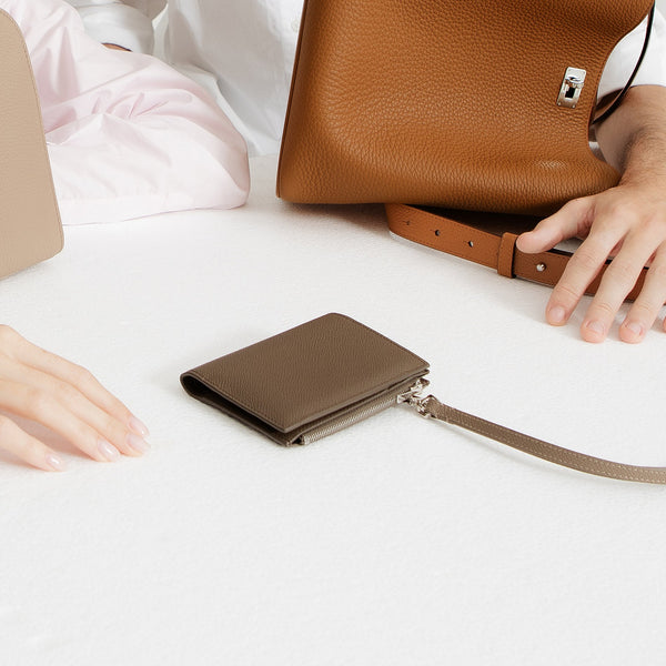 LEATHER BIFOLD ZIP WALLET TAUPE
