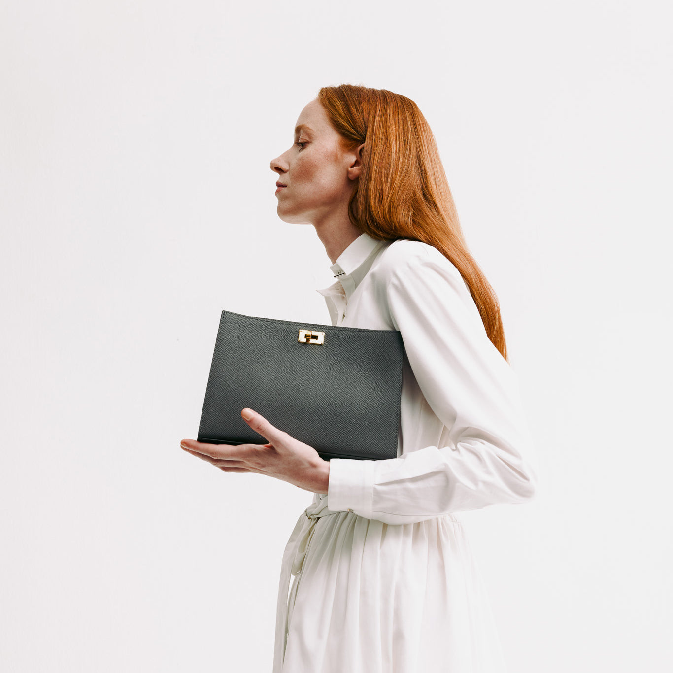 POCHETTE MONTAIGNE IN LEATHER CHARCOAL GREY