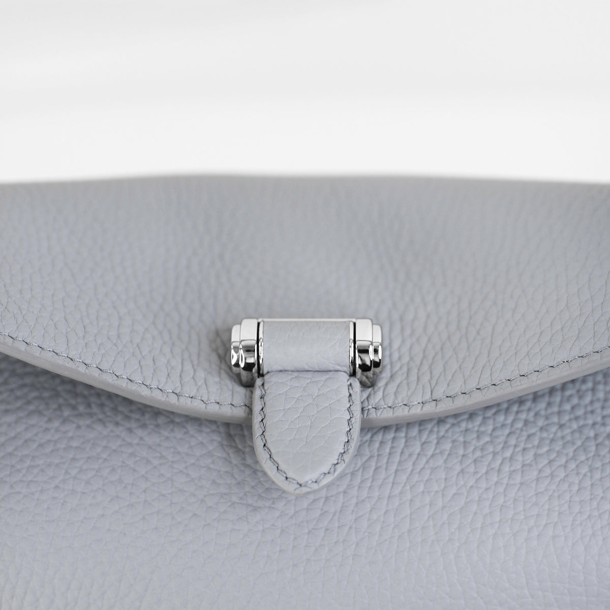 LEATHER HANDBAG PASSY PM NUAGE