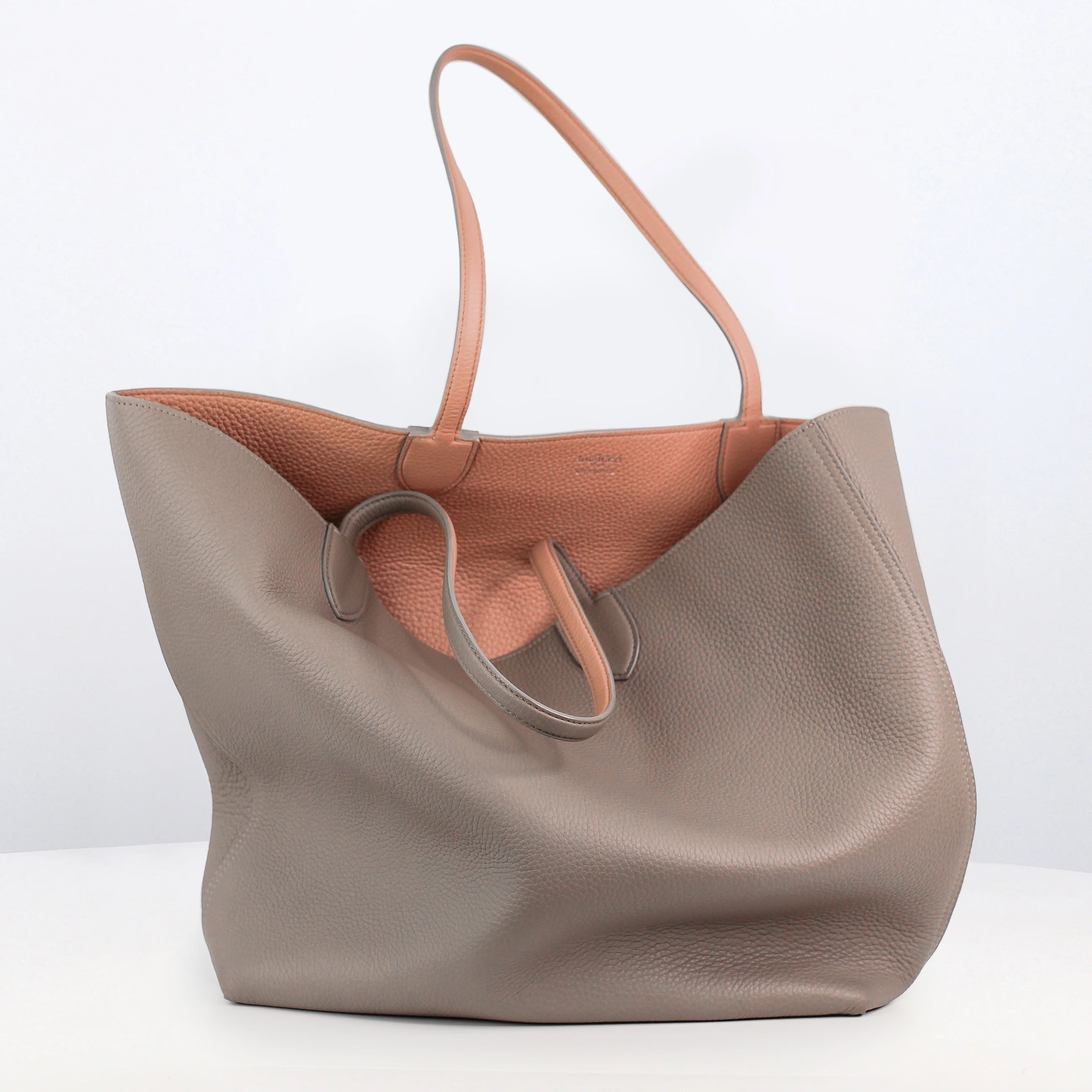 "Archive Event" RIVOLI REVERSIBLE LEATHER TOTE BAG GM EAST/WEST ELEPHANT/NUDE