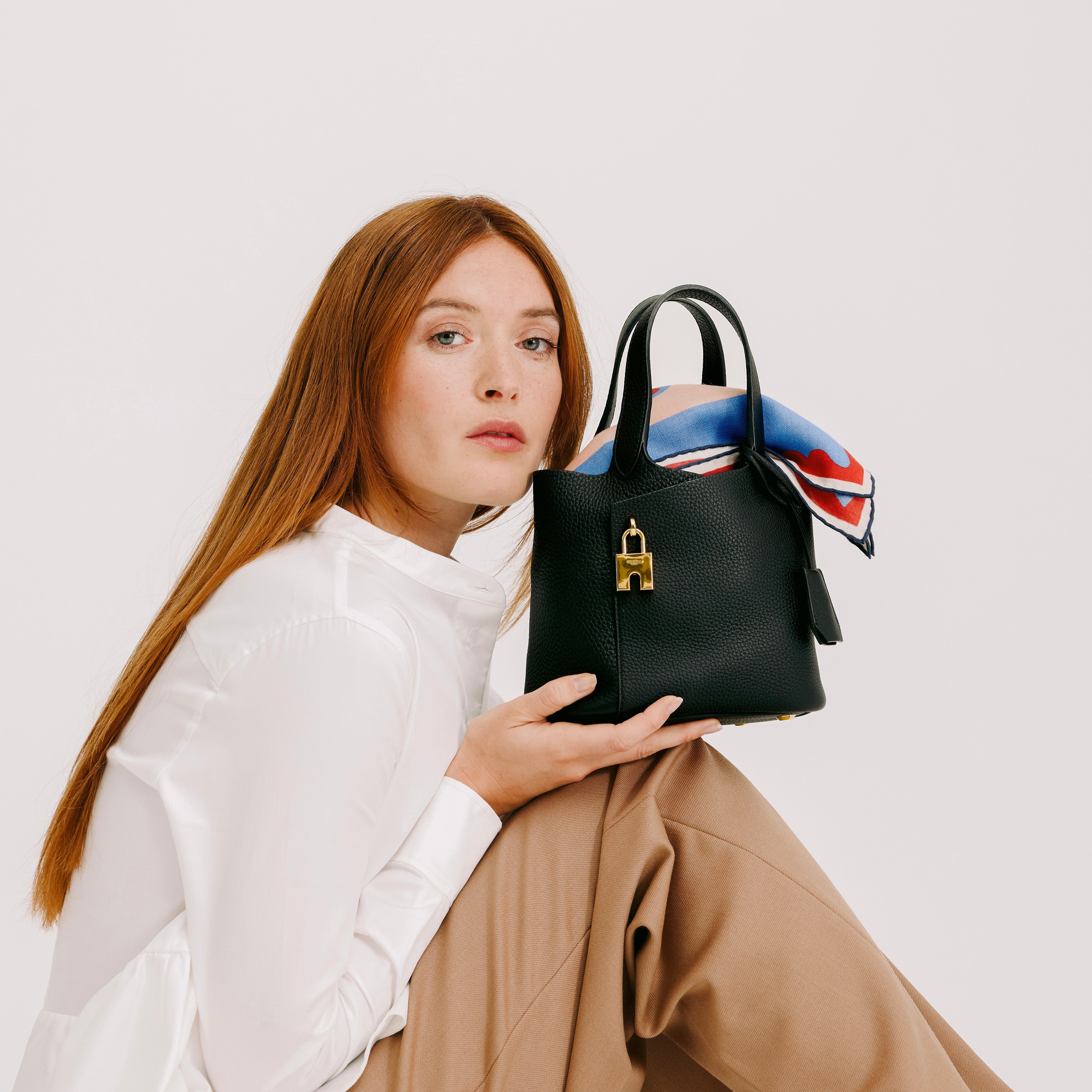 LEATHER HANDBAG ETOILE MINI BLACK WITH GOLD HARDWARE