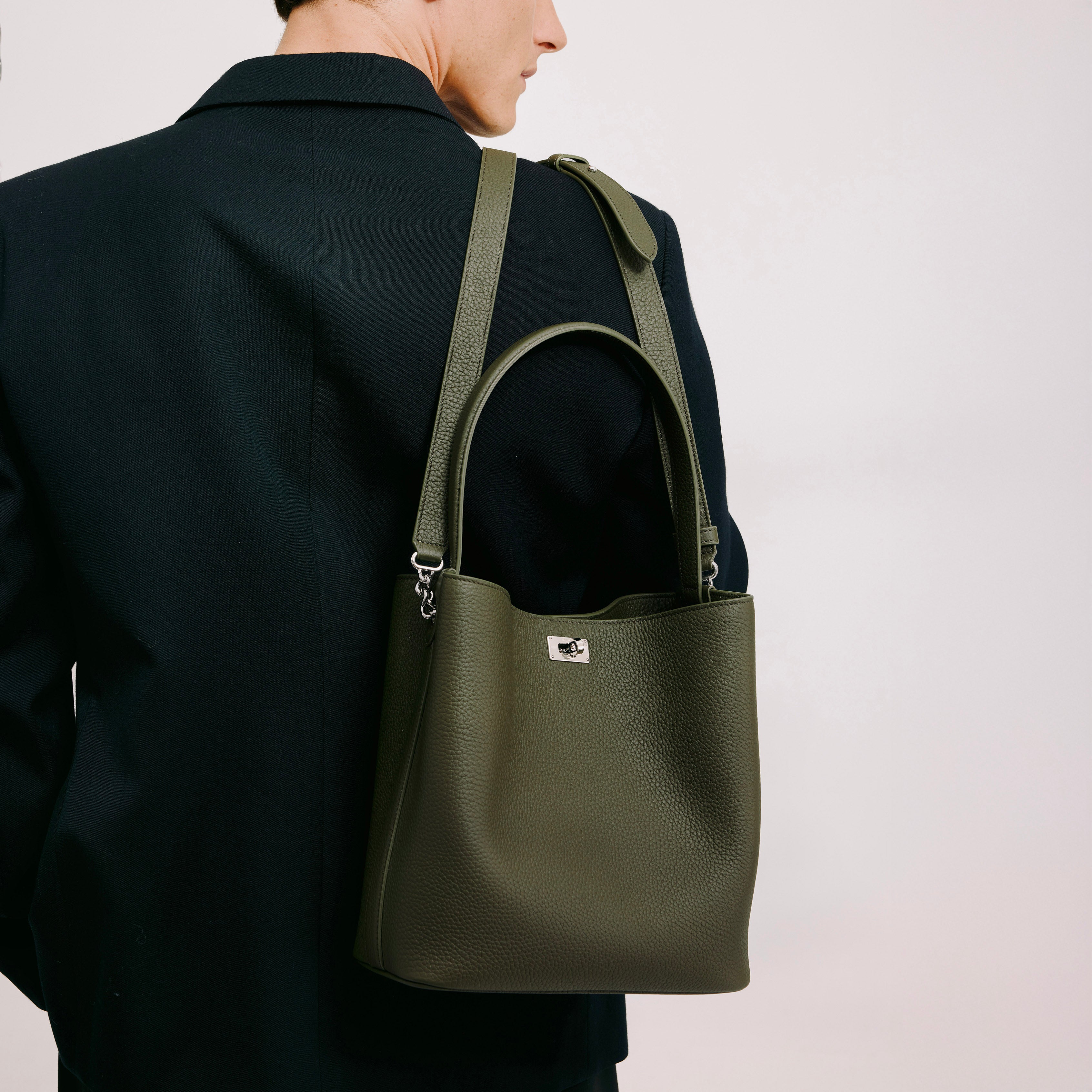 LEATHER BUCKET BAG ODEON PM KHAKI